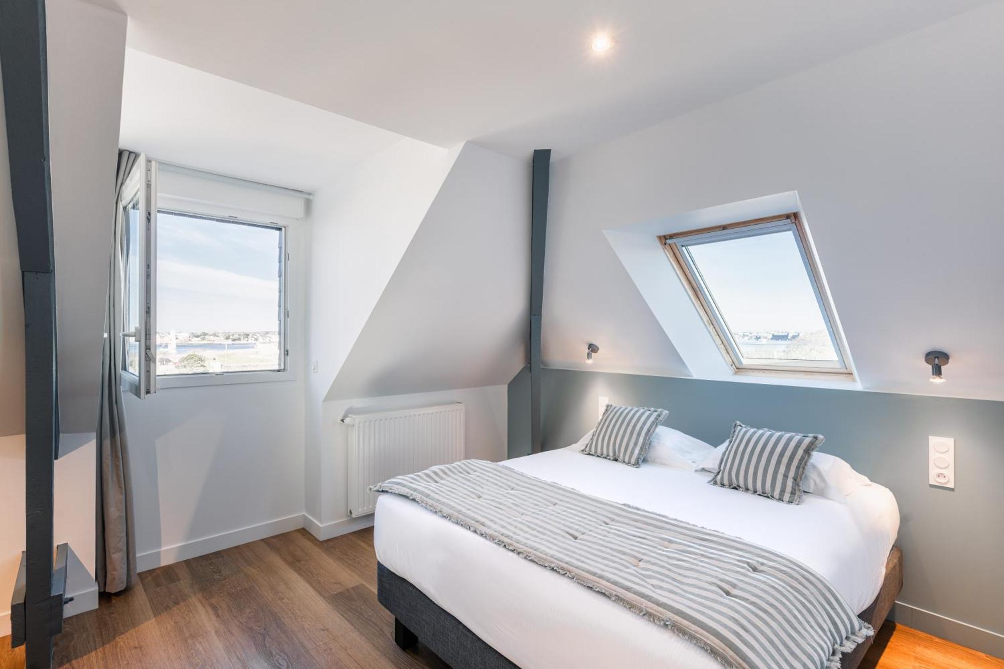 Hotel Spa De La Citadelle Lorient Port Louis Bagian luar foto