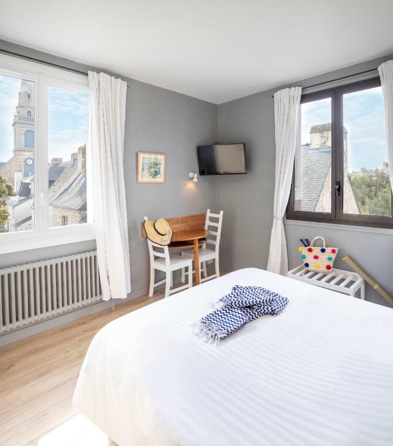Hotel Spa De La Citadelle Lorient Port Louis Bagian luar foto